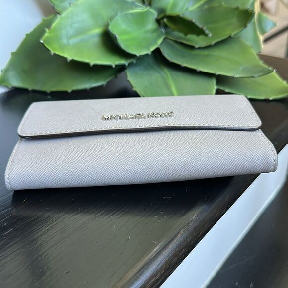 Michael Kors Genuine Leather Neutral Gray Wallet Clutch Organizer - Picture 5 of 5